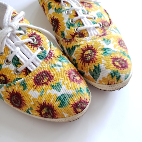 *SOLD American Apparel Sunflower Shoes 6 - Picture 5 of 7